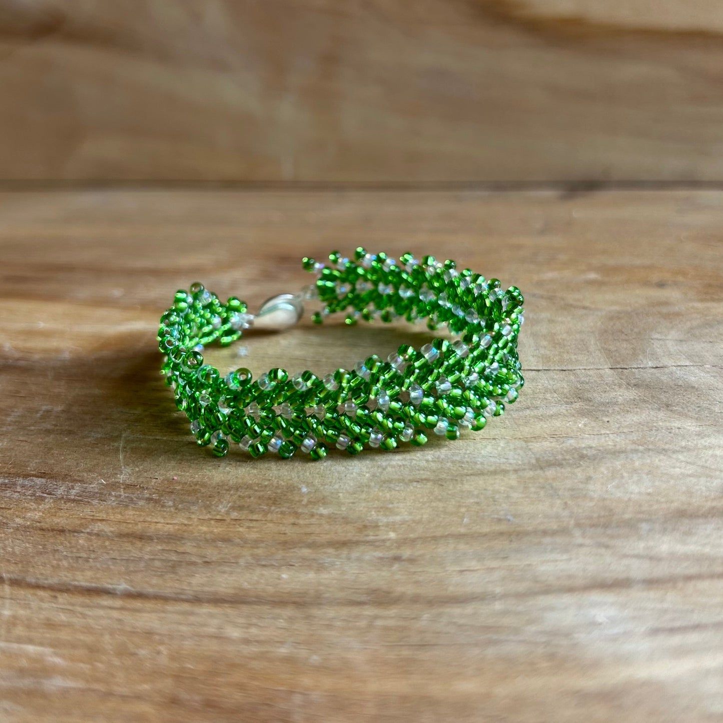 Pērļota aproce zaļā krāsā (ZAMI 50)