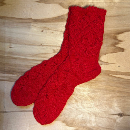 Sarkanas krāsas mežģīņu adījuma siltās zeķes 39.-41. izm. (SITĒ 29)