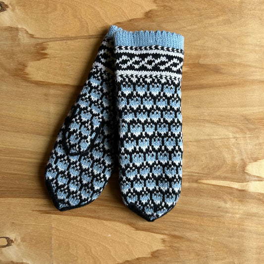 Zili merino vilnas dūraiņi ar baltiem un brūniem ornamentiem (RABE 85)