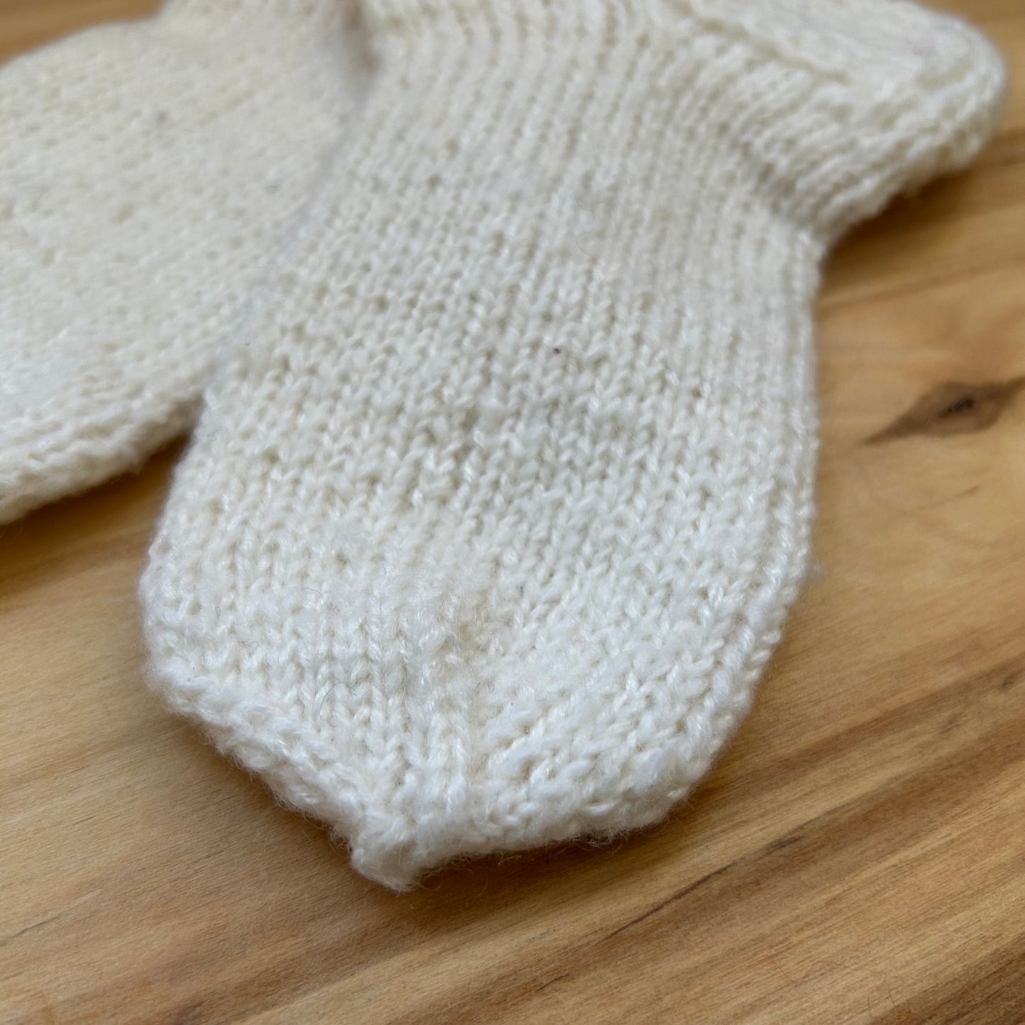 Baltas adītas siltās zeķītes ar dzeltenu stulmu 24.-26.izm. (SITĒ 45)