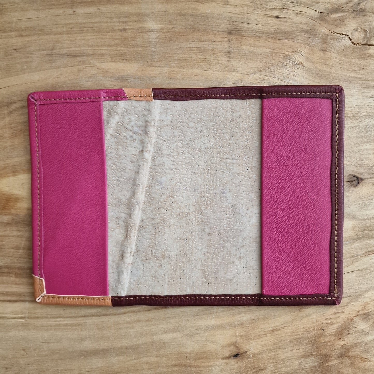 Dabīgās ādas pases vāciņi sarkanbrūni / brūni / rozā vertikāli trīsstūri (RARA 234) - www.tiptip.lv 