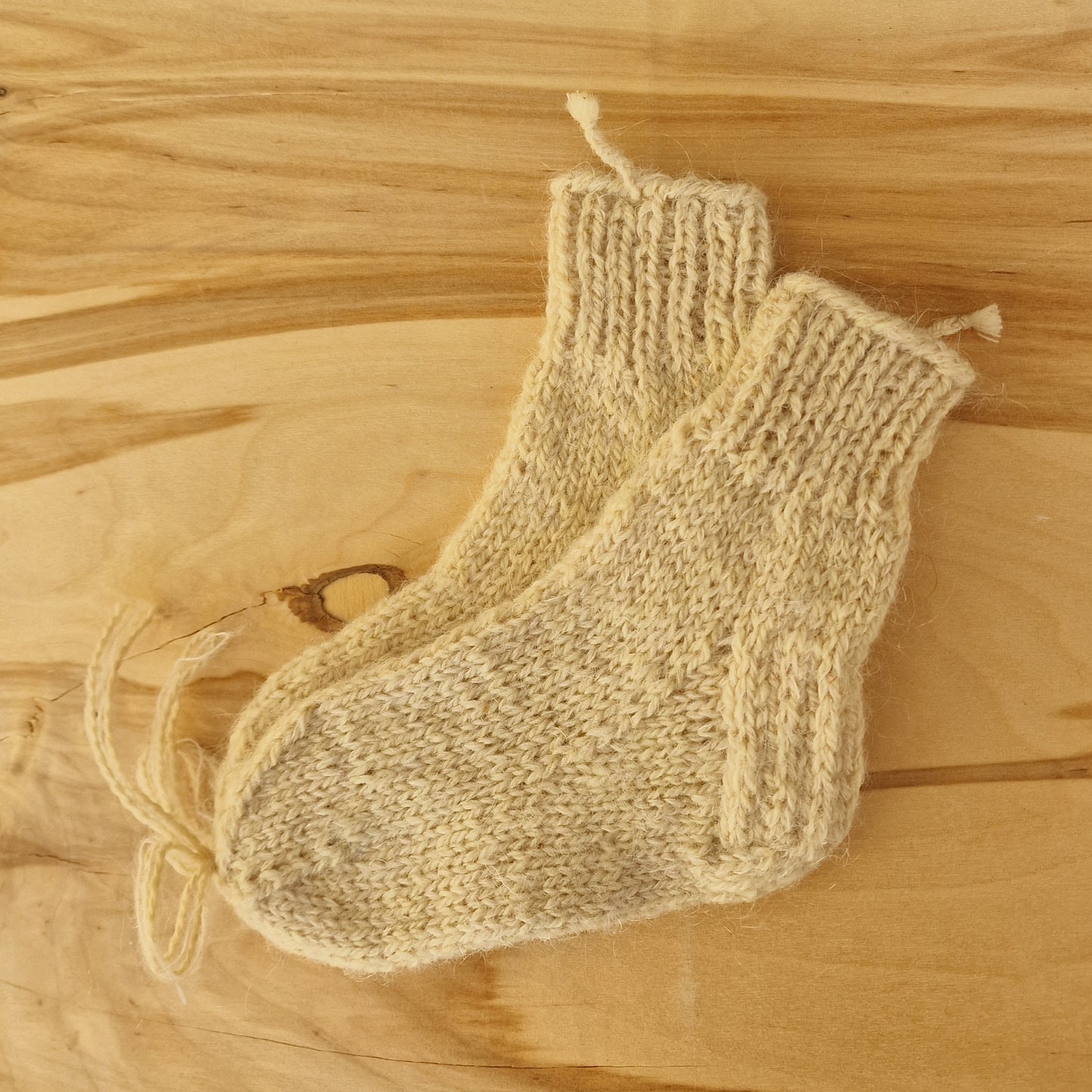 Dabīgas vilnas krāsas bērnu vilnas zeķes 23.-25.izm. (ALMA 166) - www.tiptip.lv 