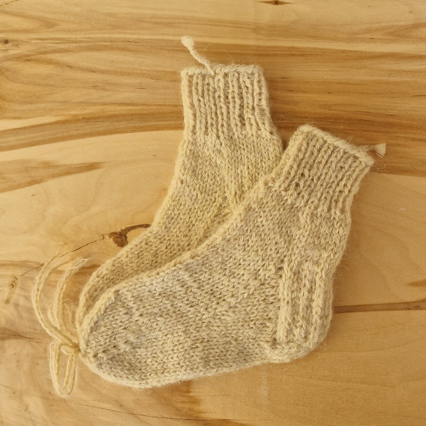 Dabīgas vilnas krāsas bērnu vilnas zeķes 23.-25.izm. (ALMA 166) - www.tiptip.lv 