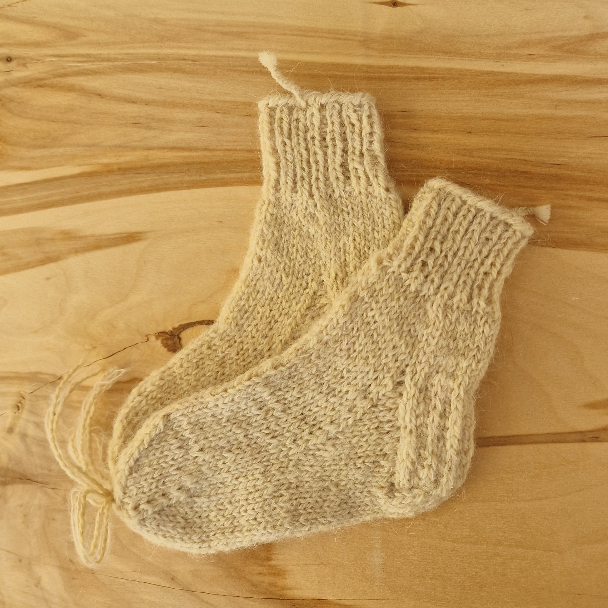 Dabīgas vilnas krāsas bērnu vilnas zeķes 23.-25.izm. (ALMA 166) - www.tiptip.lv 