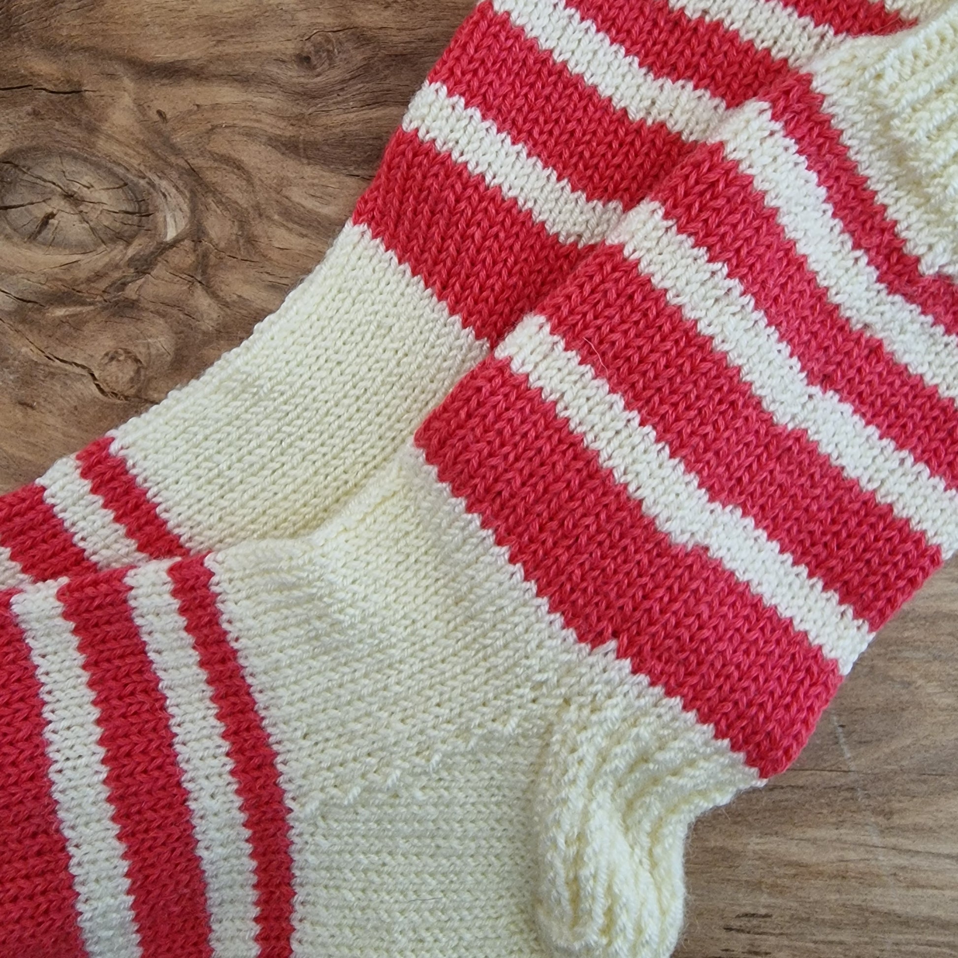 Dabīgi baltas siltās zeķes ar rozā svītrām 33.-35.izm. (VEPA 120) - www.tiptip.lv 