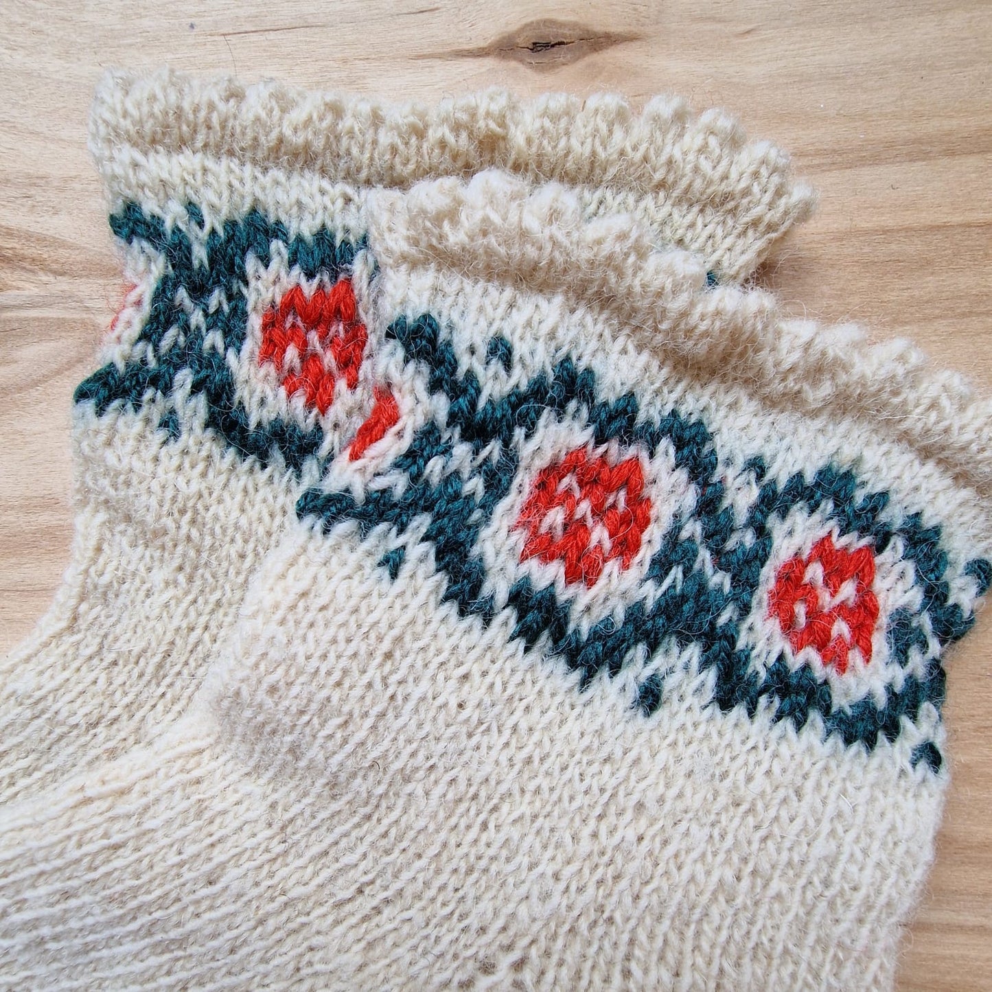 Deju zeķes bērniem ar zaļi sarkanu rakstu 32.-34.izm. (DAVE 2) - www.tiptip.lv 