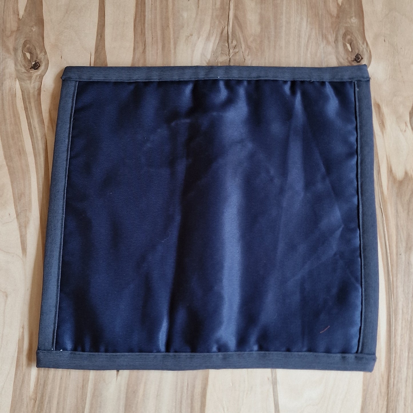 Dekoratīvs auduma paliktnis spilgtāks (RŪBĒ 13) - www.tiptip.lv 