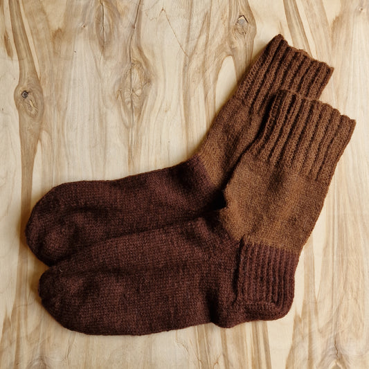 Divu brūnu krāsu vilnas zeķes vīriešiem 47.-49.izm. (VALU 19 / ANIT) - www.tiptip.lv 