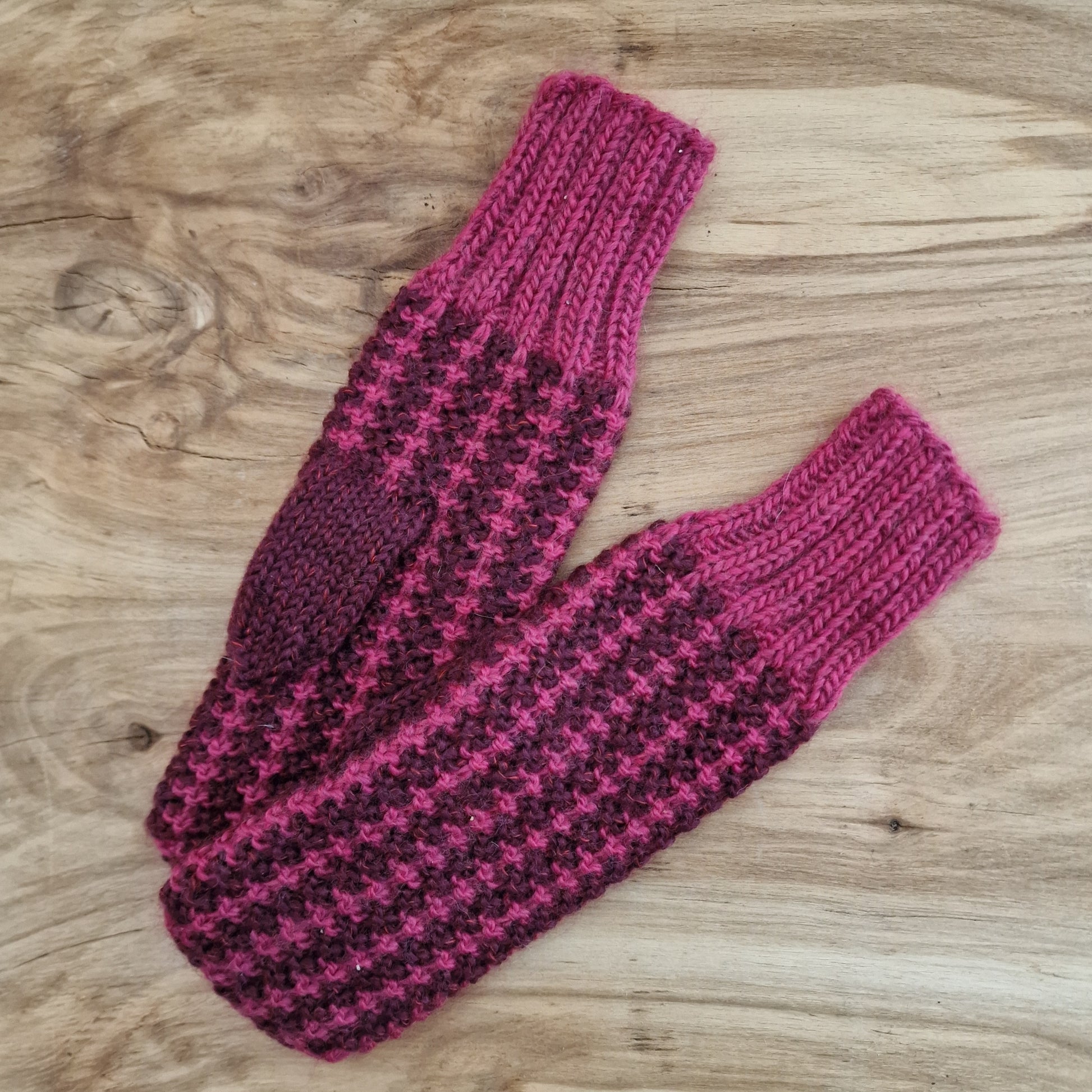 Divu rozā toņu vertikāli strīpoti dūraiņi (VEPA 117-1) - www.tiptip.lv 