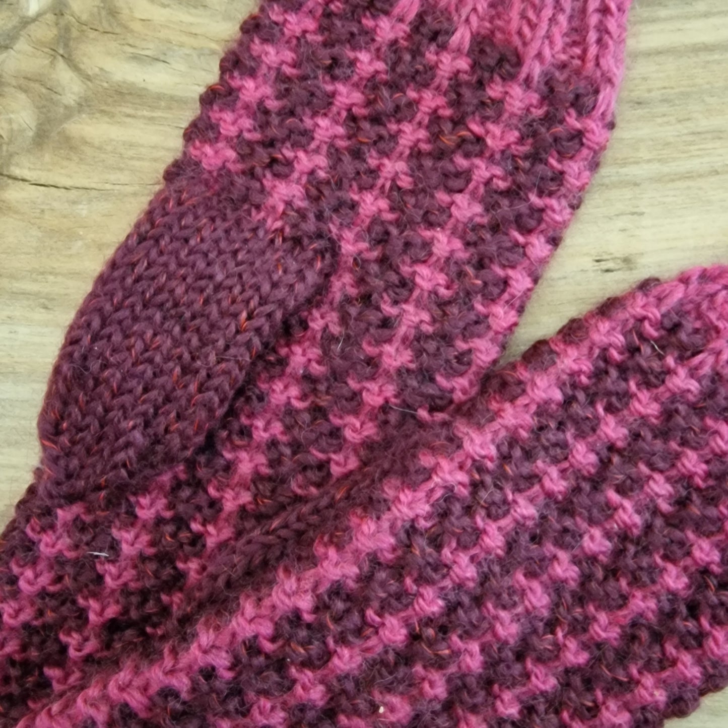 Divu rozā toņu vertikāli strīpoti dūraiņi (VEPA 117-1) - www.tiptip.lv 