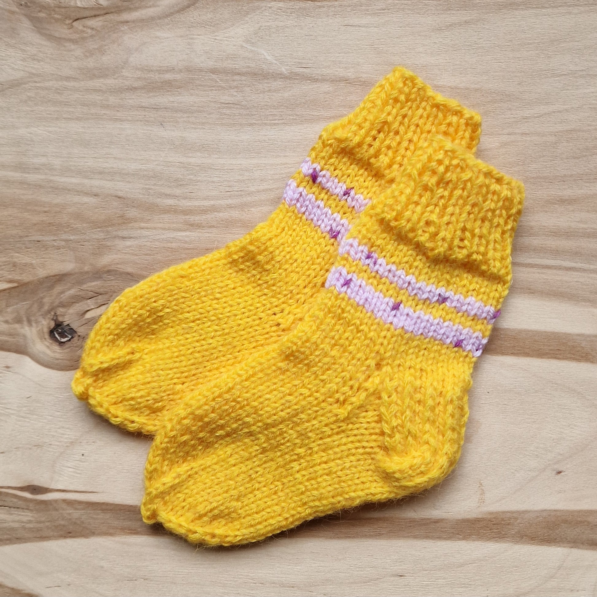 Dzeltenas vilnas zeķes bērniem/zīdaiņiem 6.-12.mēn. (VEZI 2) - www.tiptip.lv 