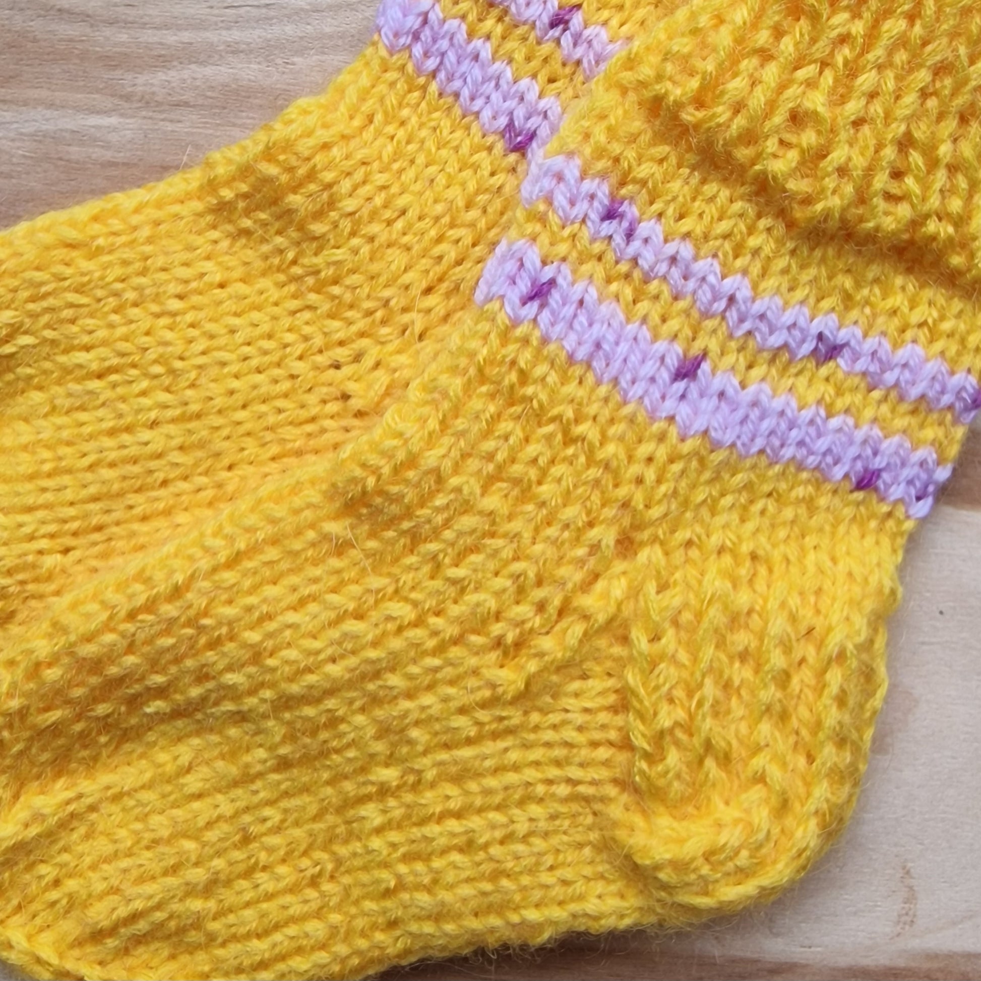 Dzeltenas vilnas zeķes bērniem/zīdaiņiem 6.-12.mēn. (VEZI 2) - www.tiptip.lv 