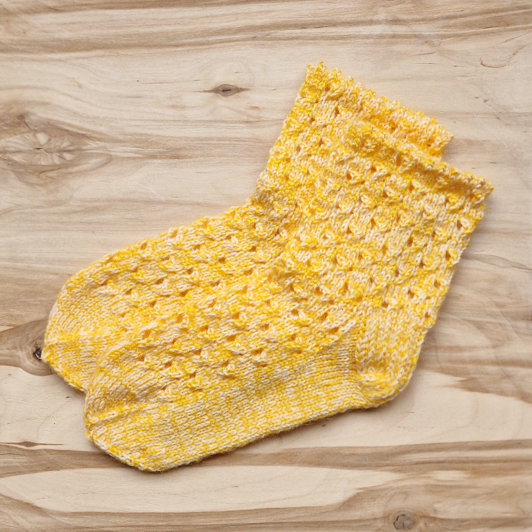 Dzeltenbaltas mežģīņu vilnas zeķes 35.-37.izm. (VEZI 22) - www.tiptip.lv 