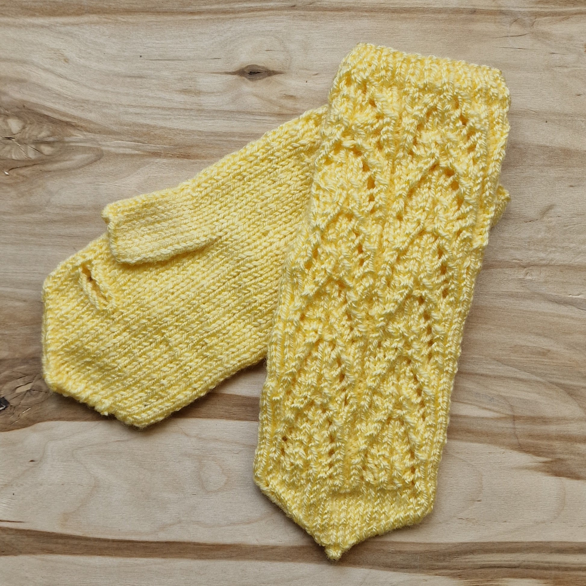 Dzelteni "caurie dūraiņi" (LIGR 16) - www.tiptip.lv 