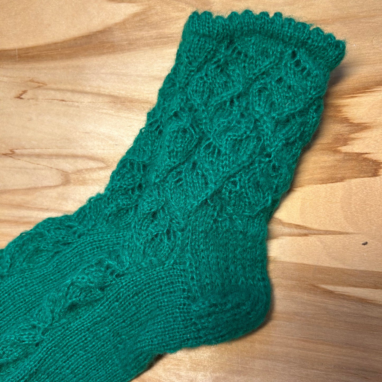 Tumši zaļas krāsas mežģīņu adījuma siltās zeķes 38.-40. izm. (SITĒ 42)