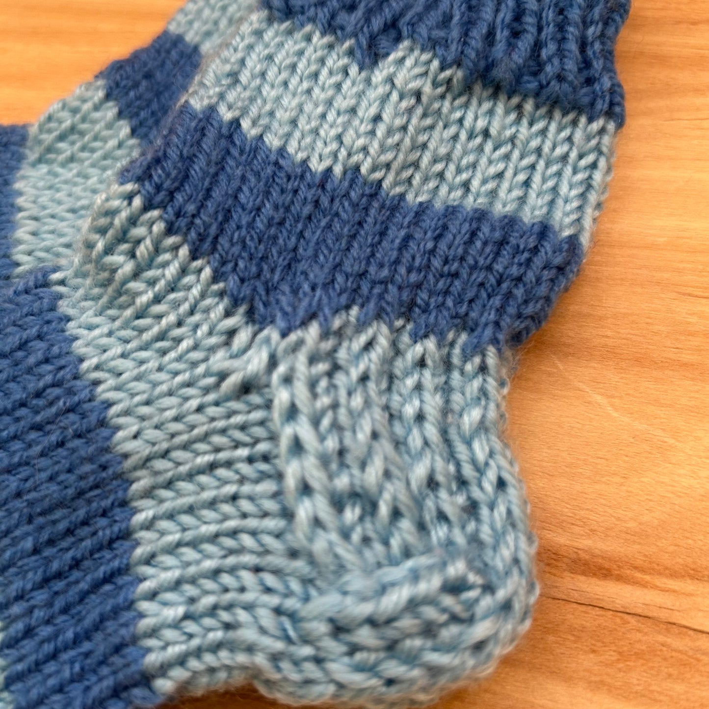 Zilas strīpainas adītas siltās zeķītes 21.-23.izm. (SITĒ 47)