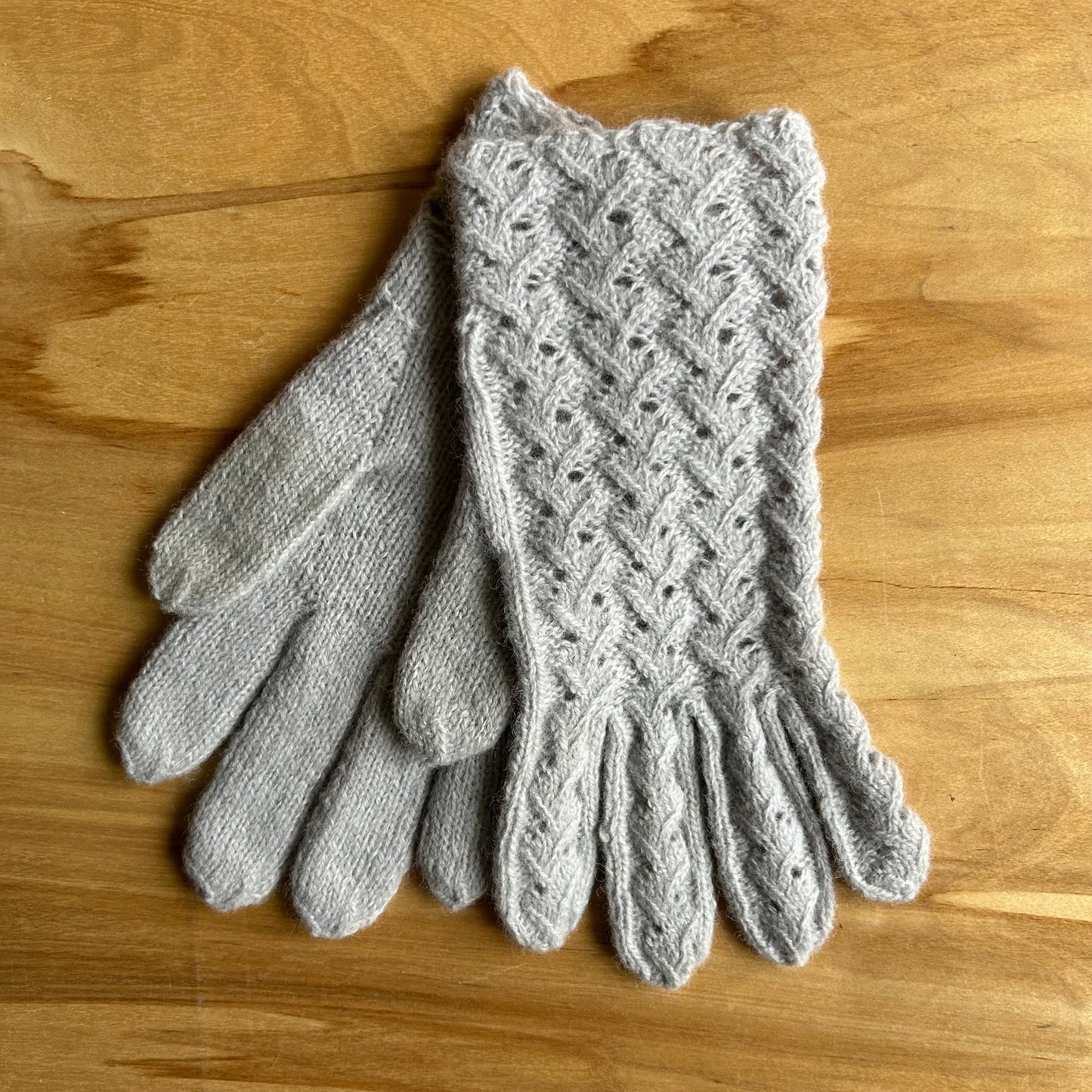 Gaiši pelēki sieviešu pirkstaiņi (MALI 56)