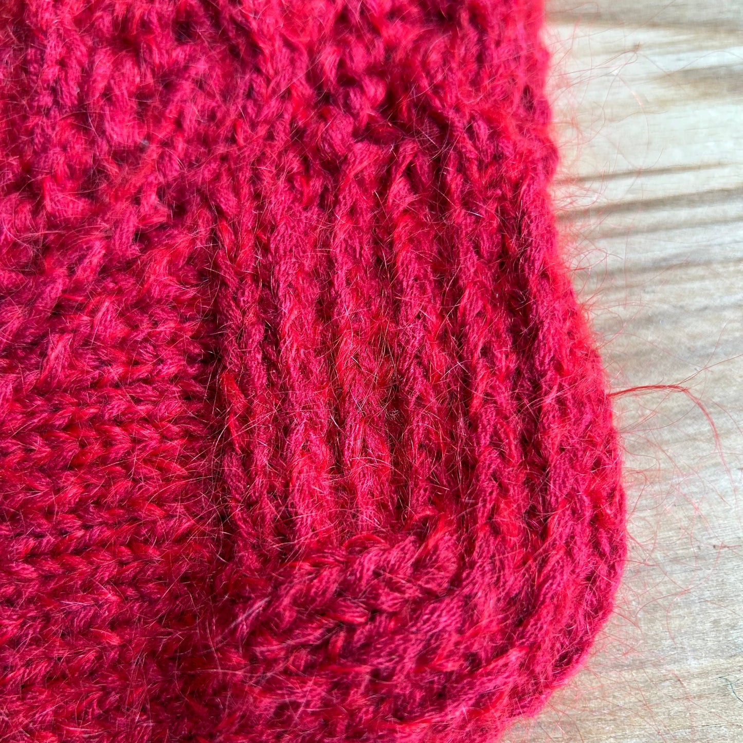 Sarkanas siltās zeķes 37,5.-39,5. izm. (LARE 47)