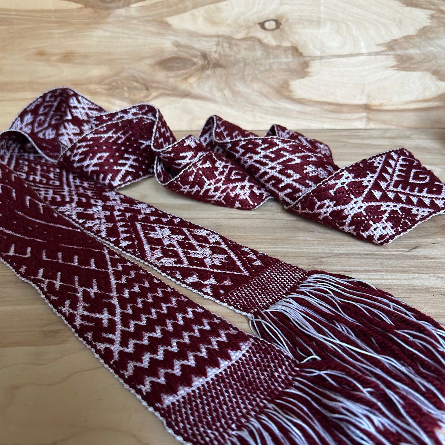 Rokām austa tautiskā josta 340 x 8,5 cm (INĢE 20)