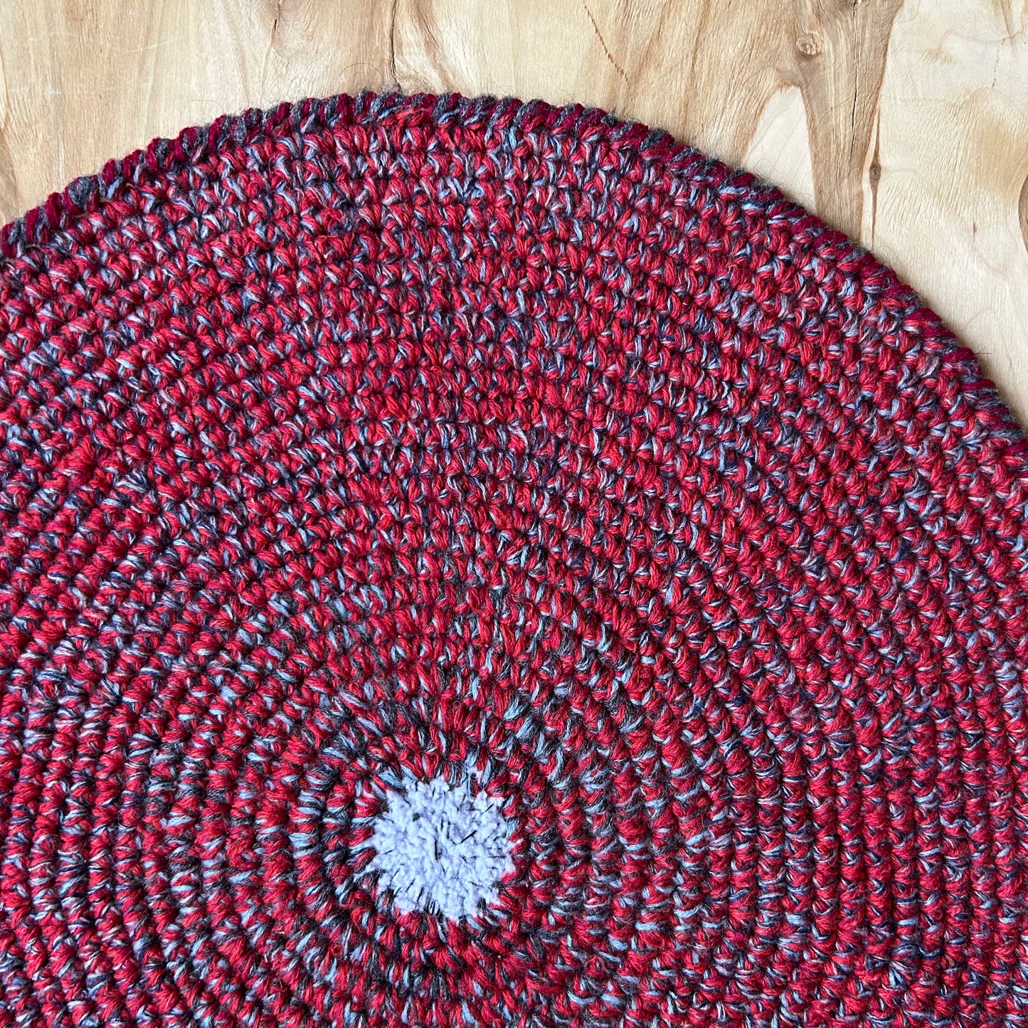 Tamborēts krēsla paliktnis  ar baltu vidu (INPO 92)