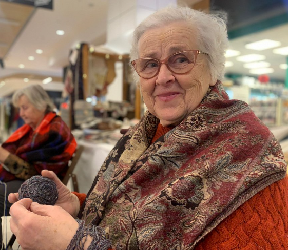 Gaiši rozā siltās zeķes 34.-36.izm. (ERSA 26)