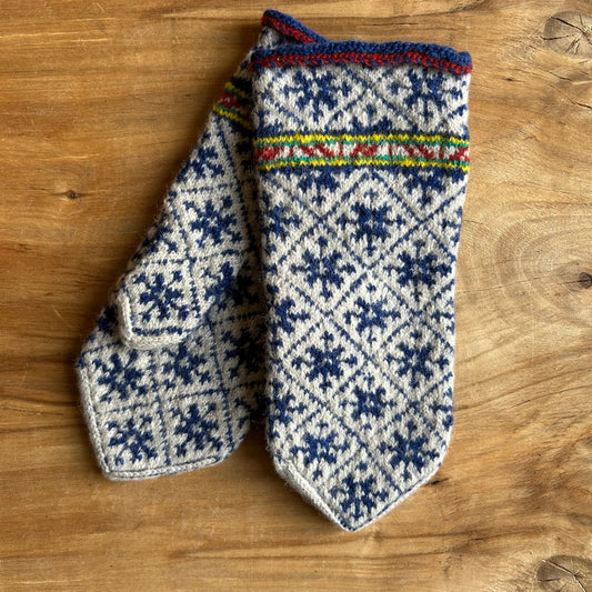 Vilnas dūraiņi ar tumši ziliem zvaigznīšu rakstiem rombiņos (AIDZ 42)