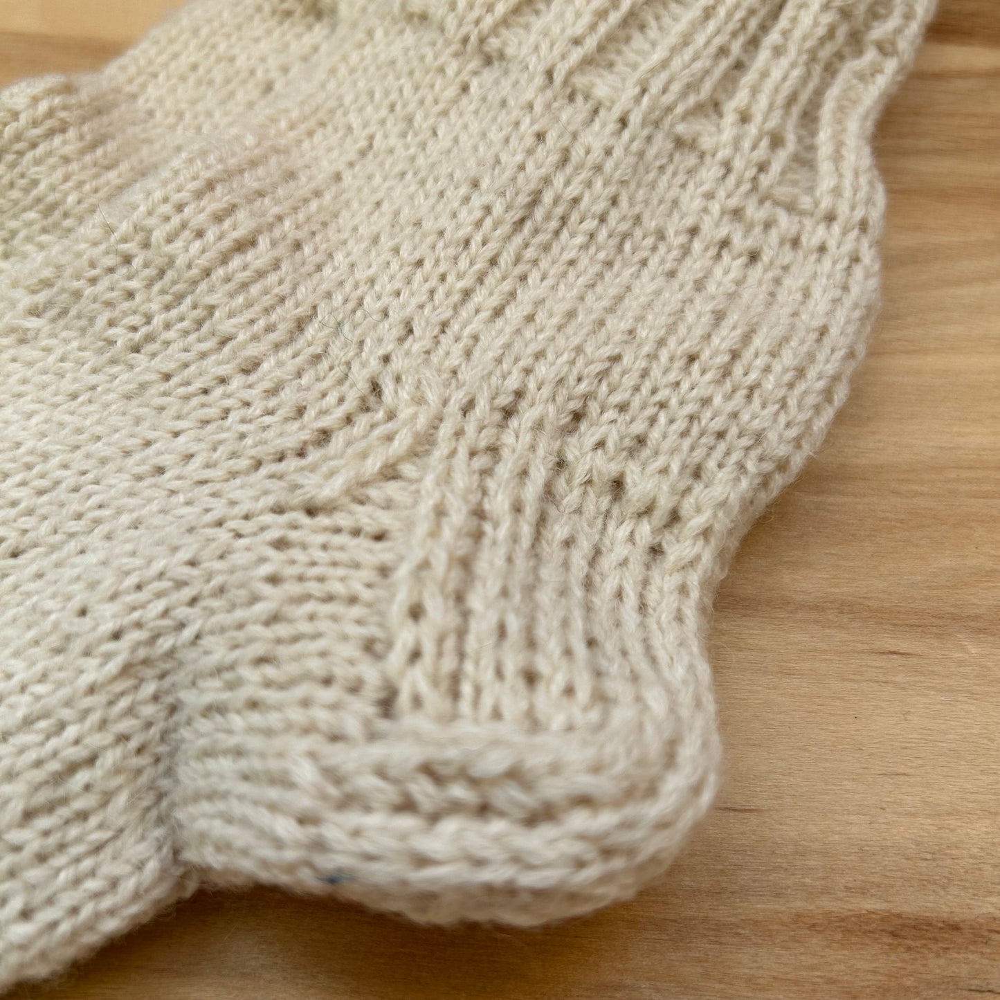 Pienbaltas  adītas siltās zeķītes 22.-24.izm. (SITĒ 51)