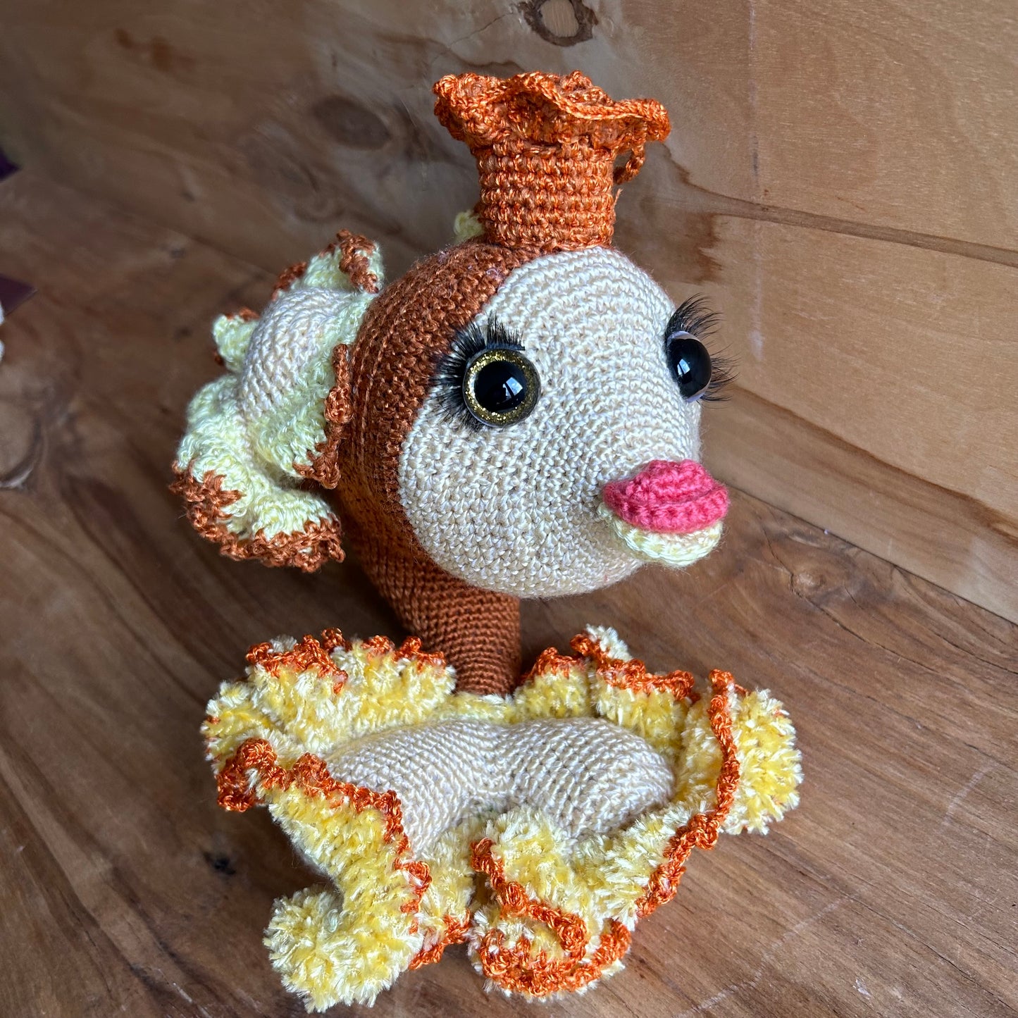 Tamborēta rotaļlieta bērniem/pieaugušajiem  Zelta zivtiņa (INBA 35)