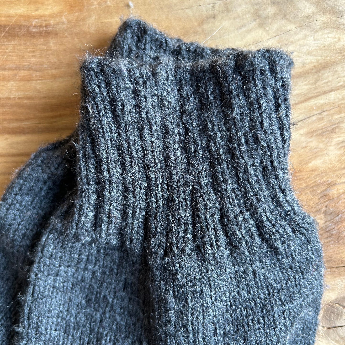 Tumši pelēkas vidēji īsas vilnas zeķes  39. -41.izm. (AIDZ 47)