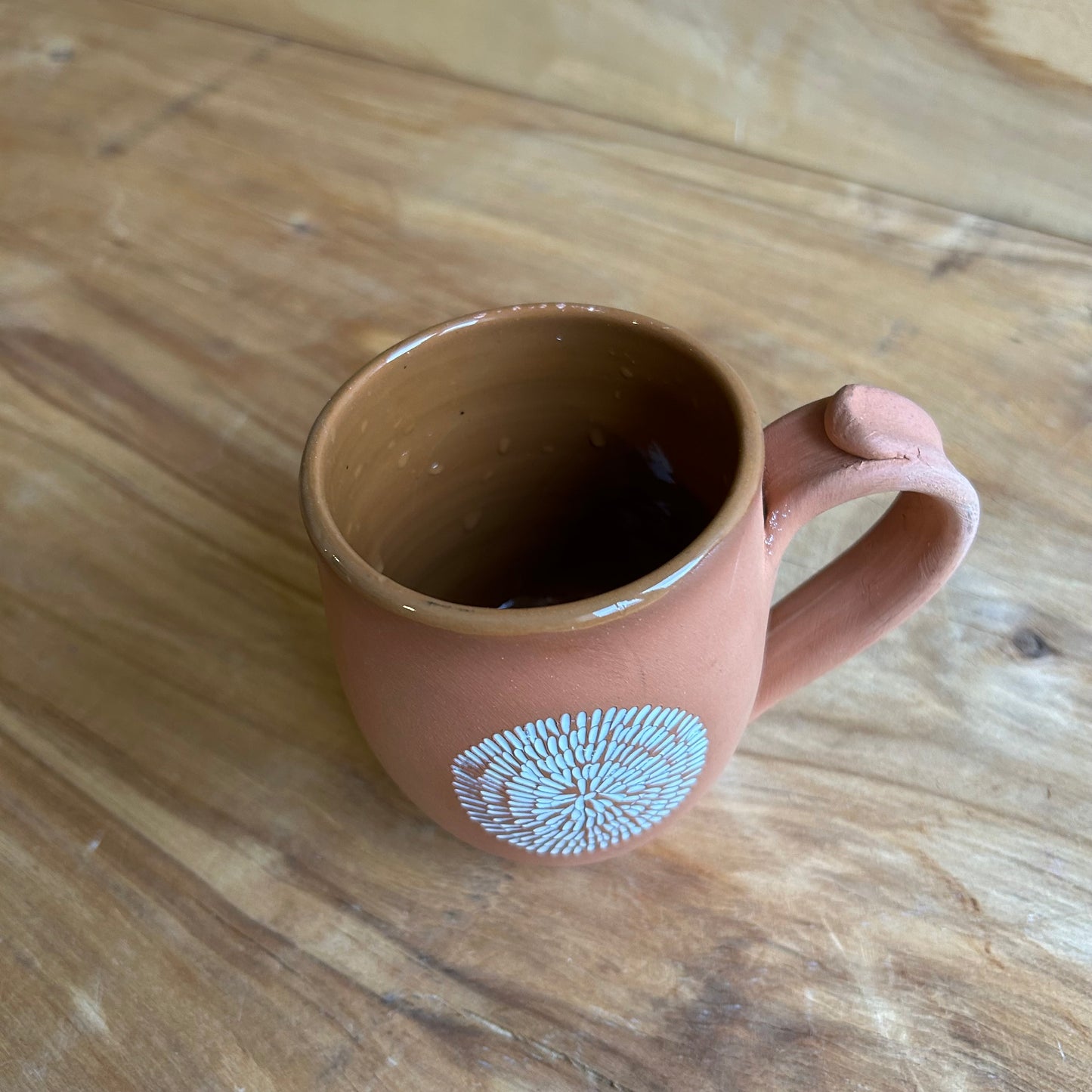 Brūna māla ar baltiem glazūras punktiņiem (MASP 129)