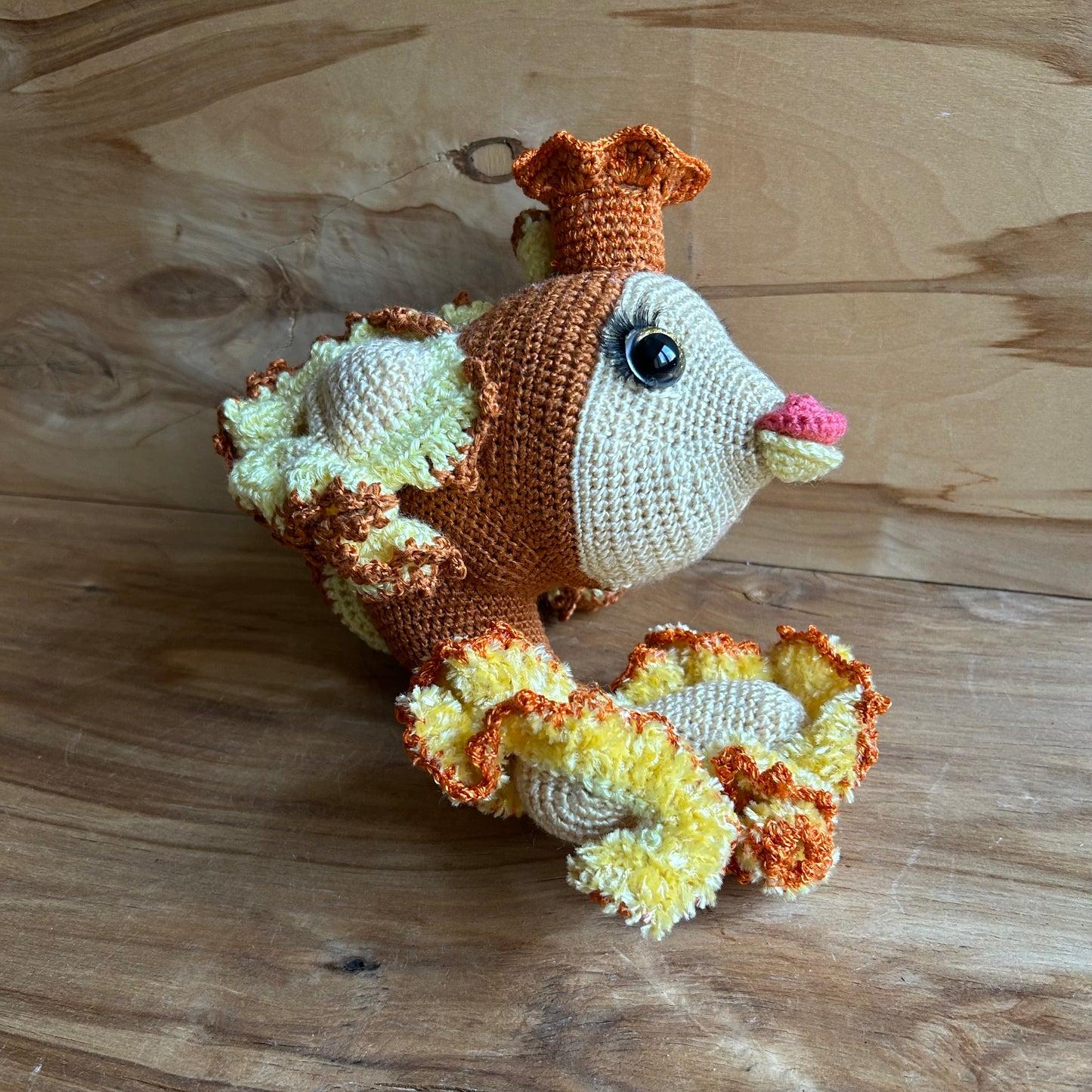 Tamborēta rotaļlieta bērniem/pieaugušajiem  Zelta zivtiņa (INBA 35)