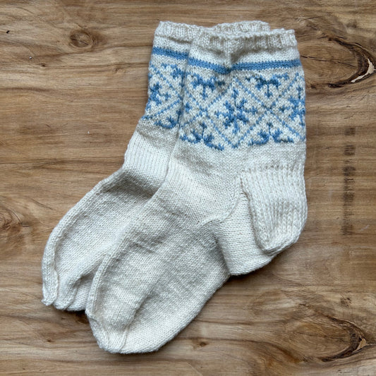 Dabīgi baltas vidēji īsas vilnas zeķes 42.-44.izm. (AIDZ 18)