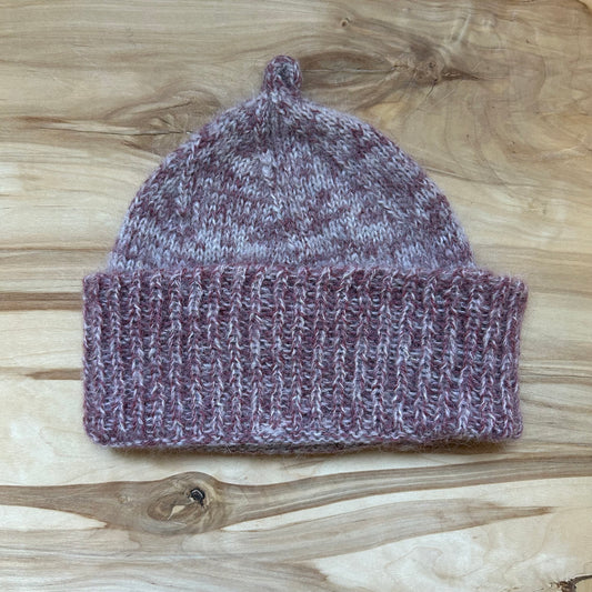 Adīta cepure ar atloku  veci rozā krāsā (RUTO 13)