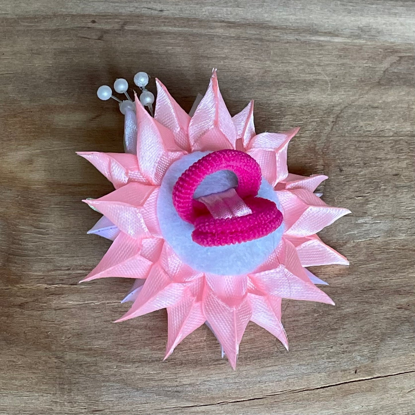 Gaiša matu gumija zieda formā (IRFI 48) - www.tiptip.lv 