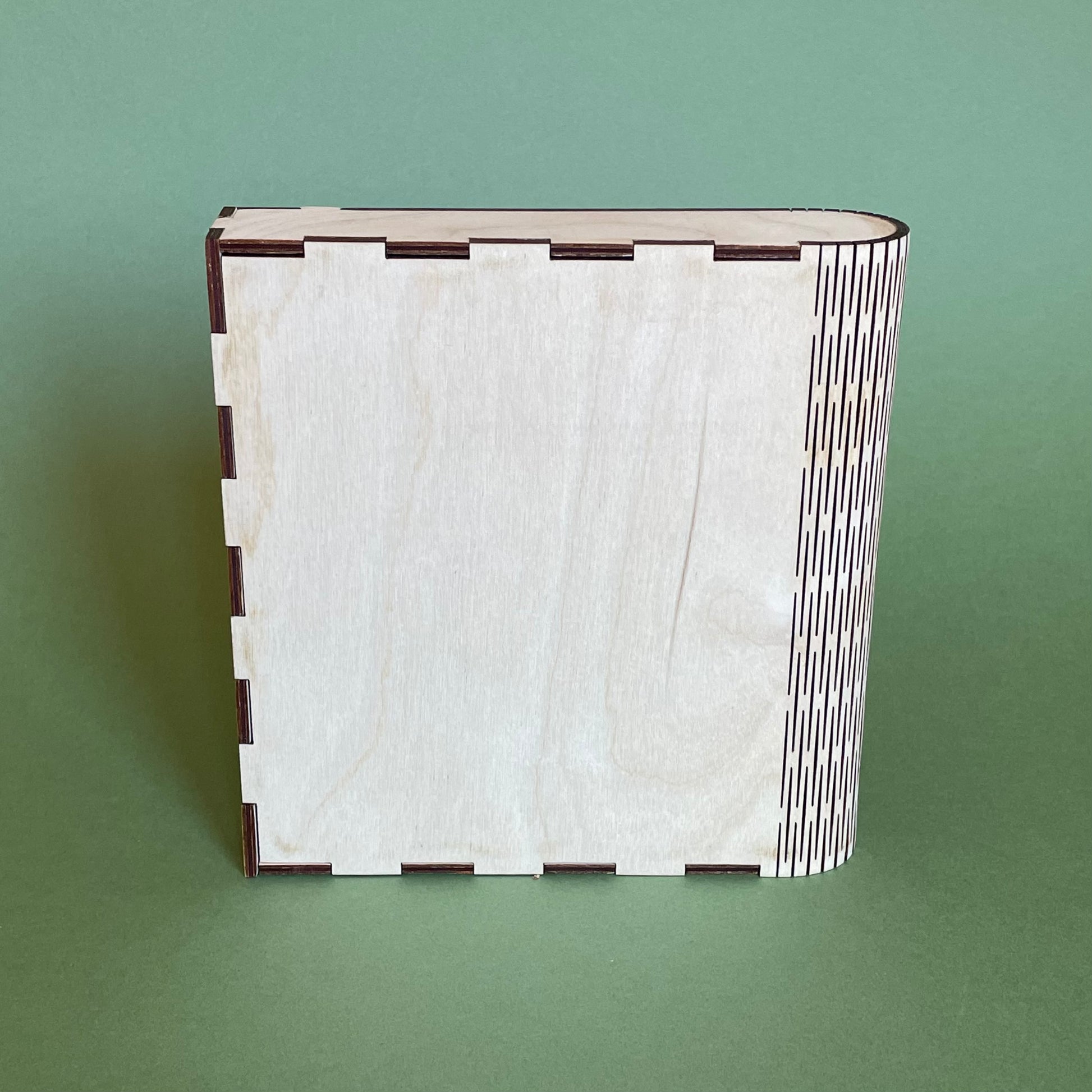 Gaiša saplākšņa kārbiņa "Grāmata" (RAJO 52) - www.tiptip.lv 