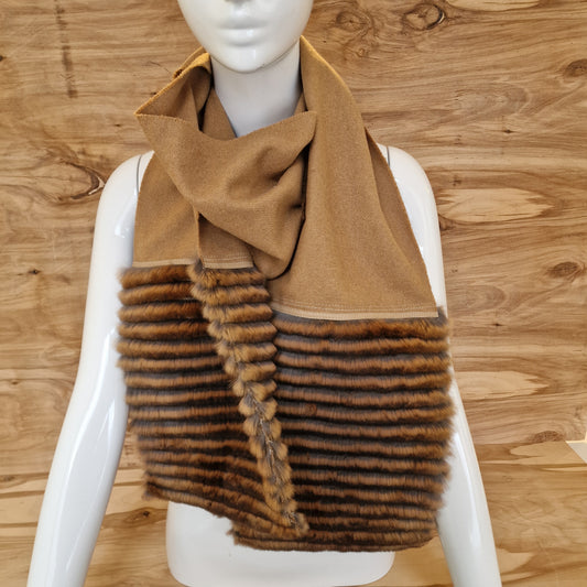 Gaiši brūna šalle ar brūnu truša vilnas dekoratīvu malu (JĀNA 33) - www.tiptip.lv 