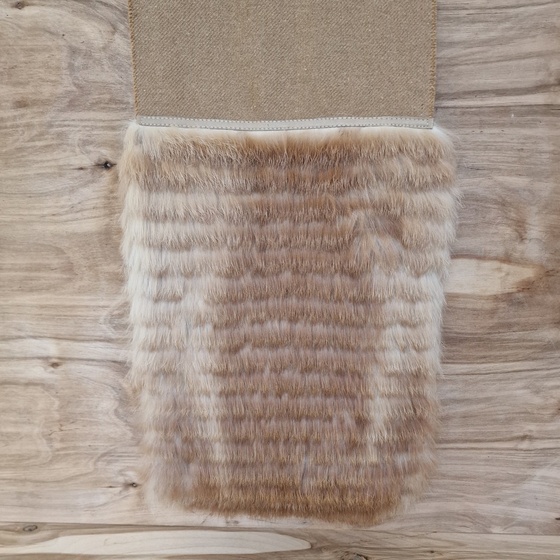 Gaiši brūna šalle ar gaiši brūnu truša vilnas dekoratīvu malu (JĀNA 34) - www.tiptip.lv 