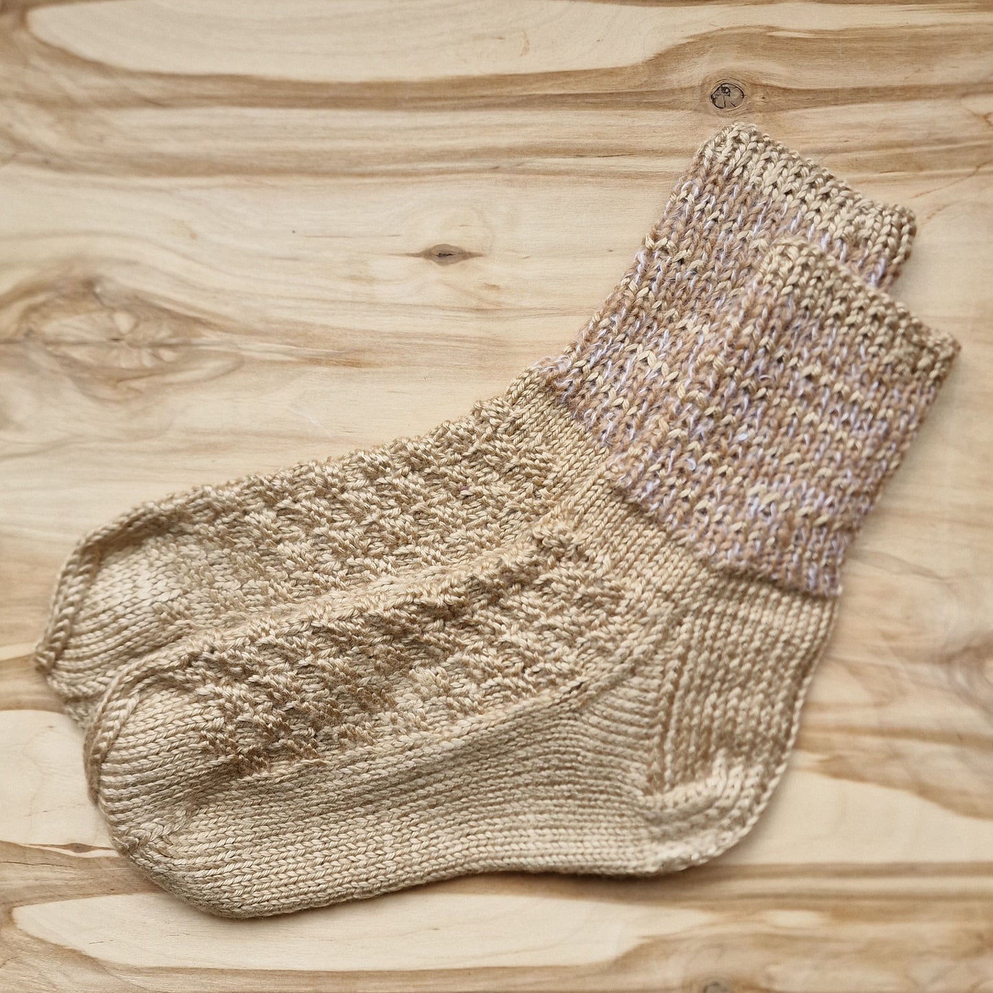 Gaiši brūnas vilnas zeķes vīriešiem 43.-45.izm. (LIGR 8) - www.tiptip.lv 