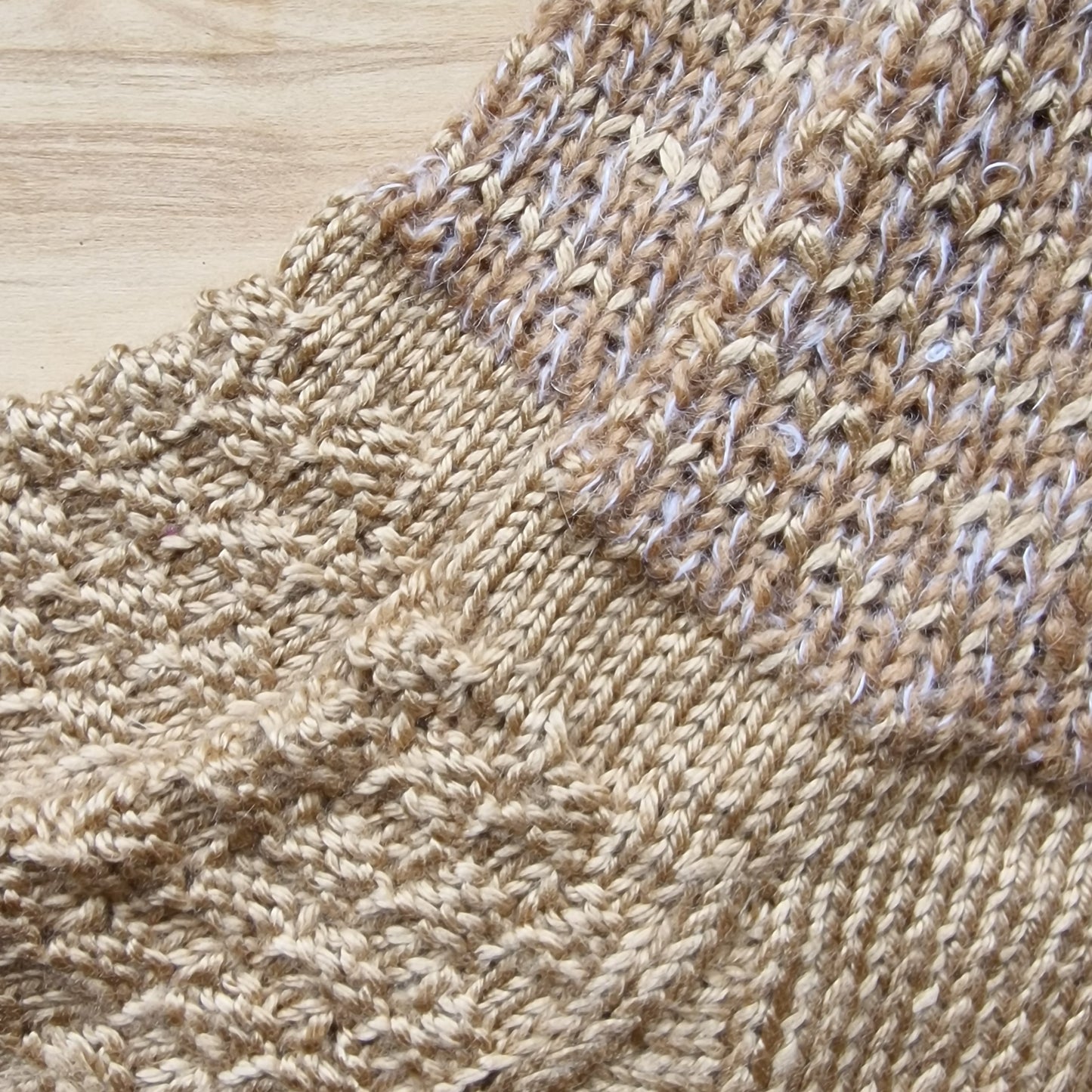 Gaiši brūnas vilnas zeķes vīriešiem 43.-45.izm. (LIGR 8) - www.tiptip.lv 