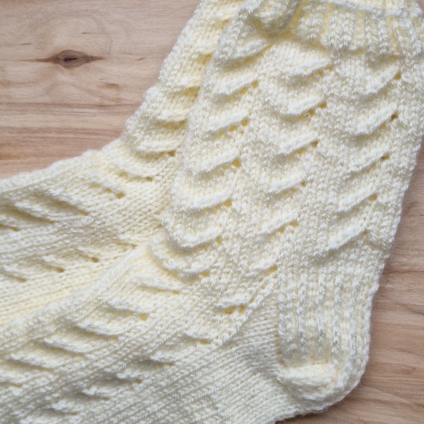 Gaiši, gaiši dzeltenas vilnas zeķes 38.-40.izm. (VEZI 11) - www.tiptip.lv 