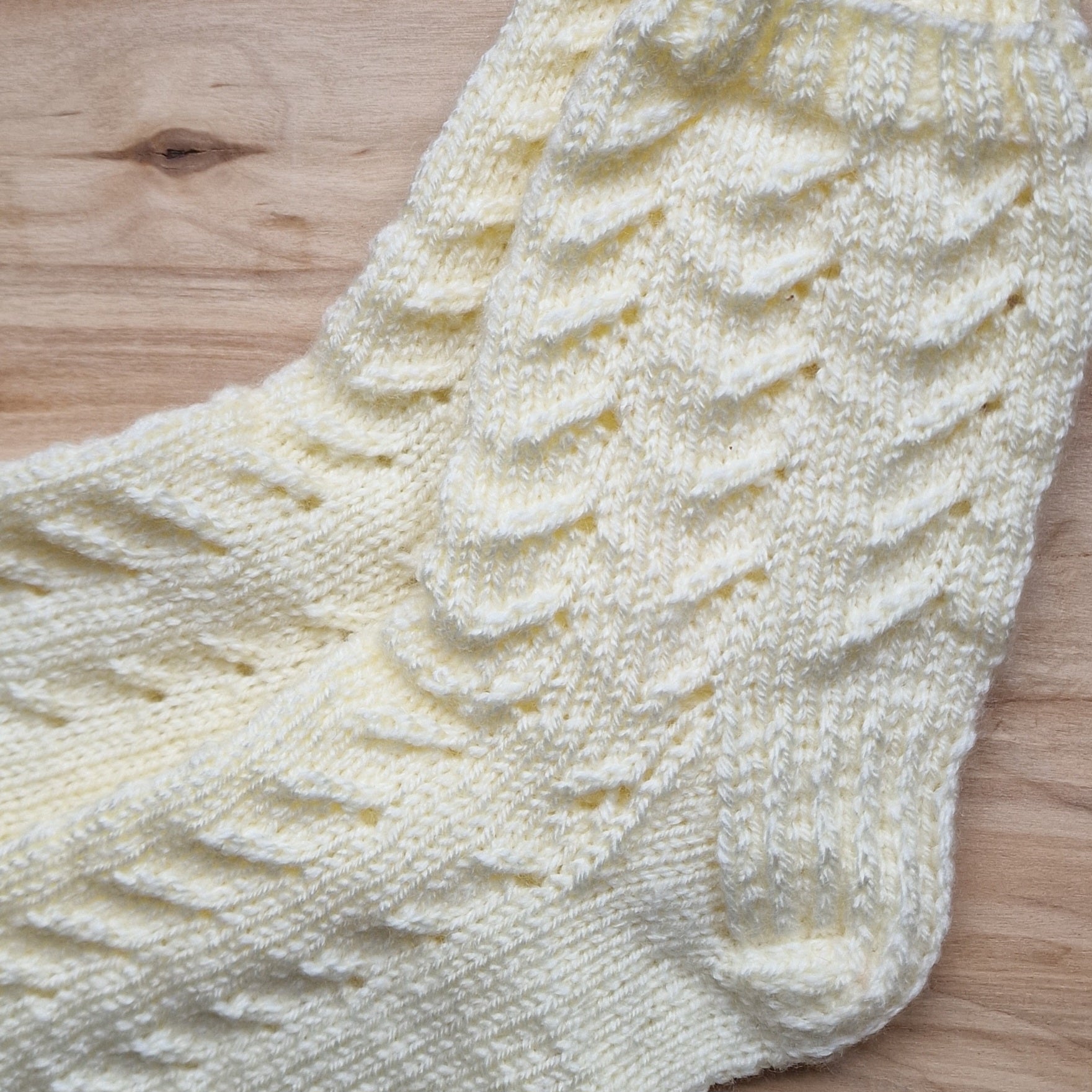 Gaiši, gaiši dzeltenas vilnas zeķes 38.-40.izm. (VEZI 11) - www.tiptip.lv 