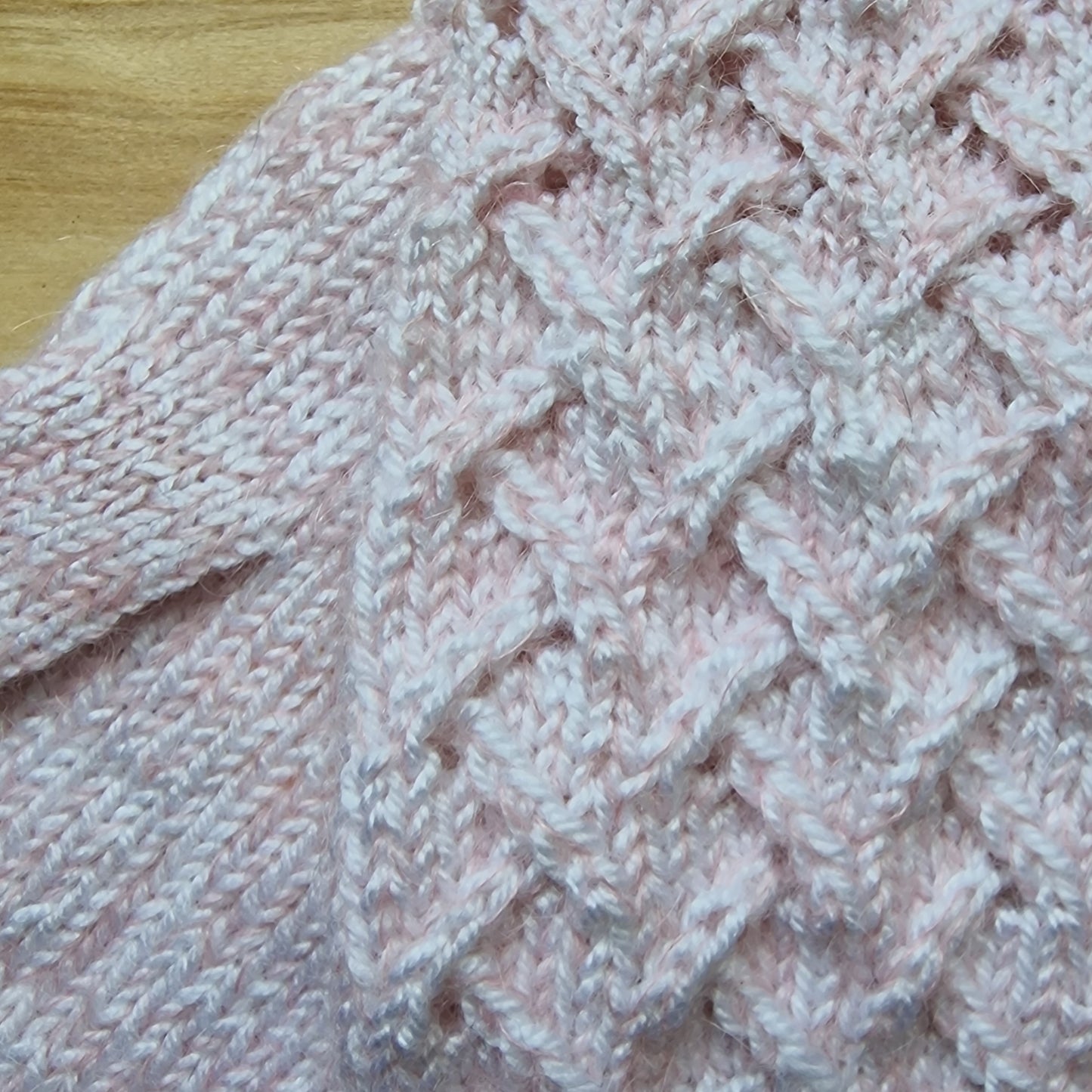 Gaiši rozā "caurie dūraiņi" (LIGR 17) - www.tiptip.lv 