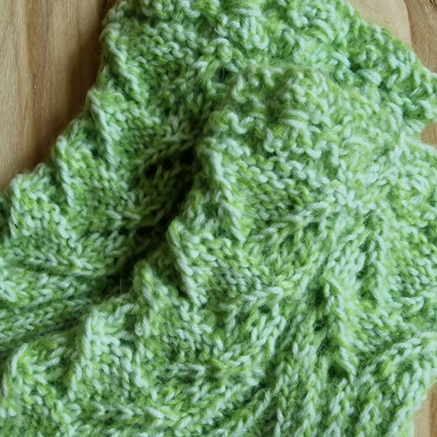 Gaiši zaļas mežģīņu raksta vilnas zeķes 41.-43.izm. (VALU 16) - www.tiptip.lv 