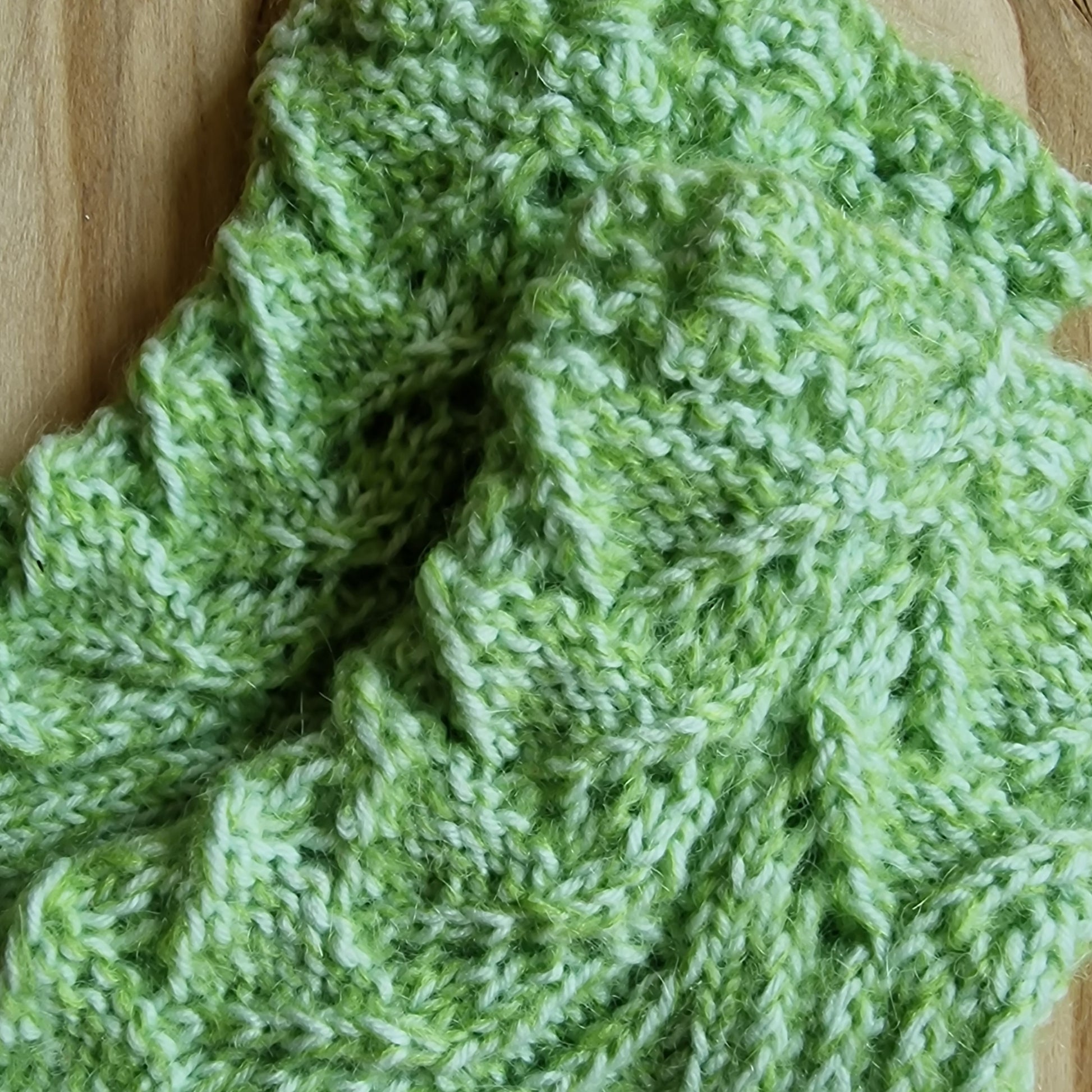 Gaiši zaļas mežģīņu raksta vilnas zeķes 41.-43.izm. (VALU 16) - www.tiptip.lv 