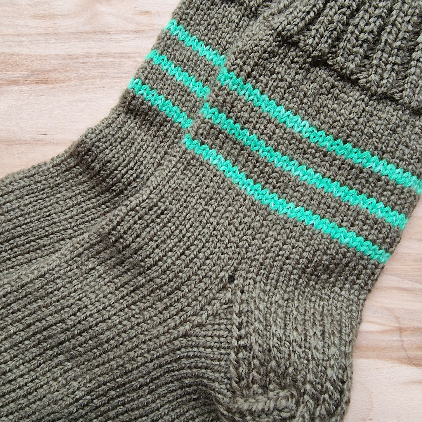 Haki krāsas vilnas zeķes vīriešiem 40.-42.izm. (VEZI 8) - www.tiptip.lv 