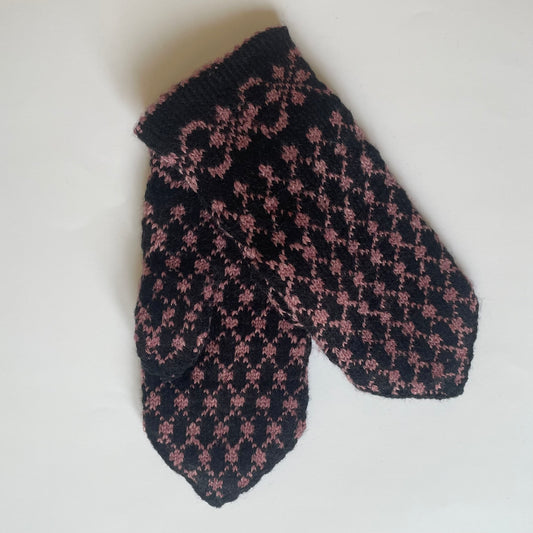 Purple woolen mittens with yellow floral patterns (GEBA 86)