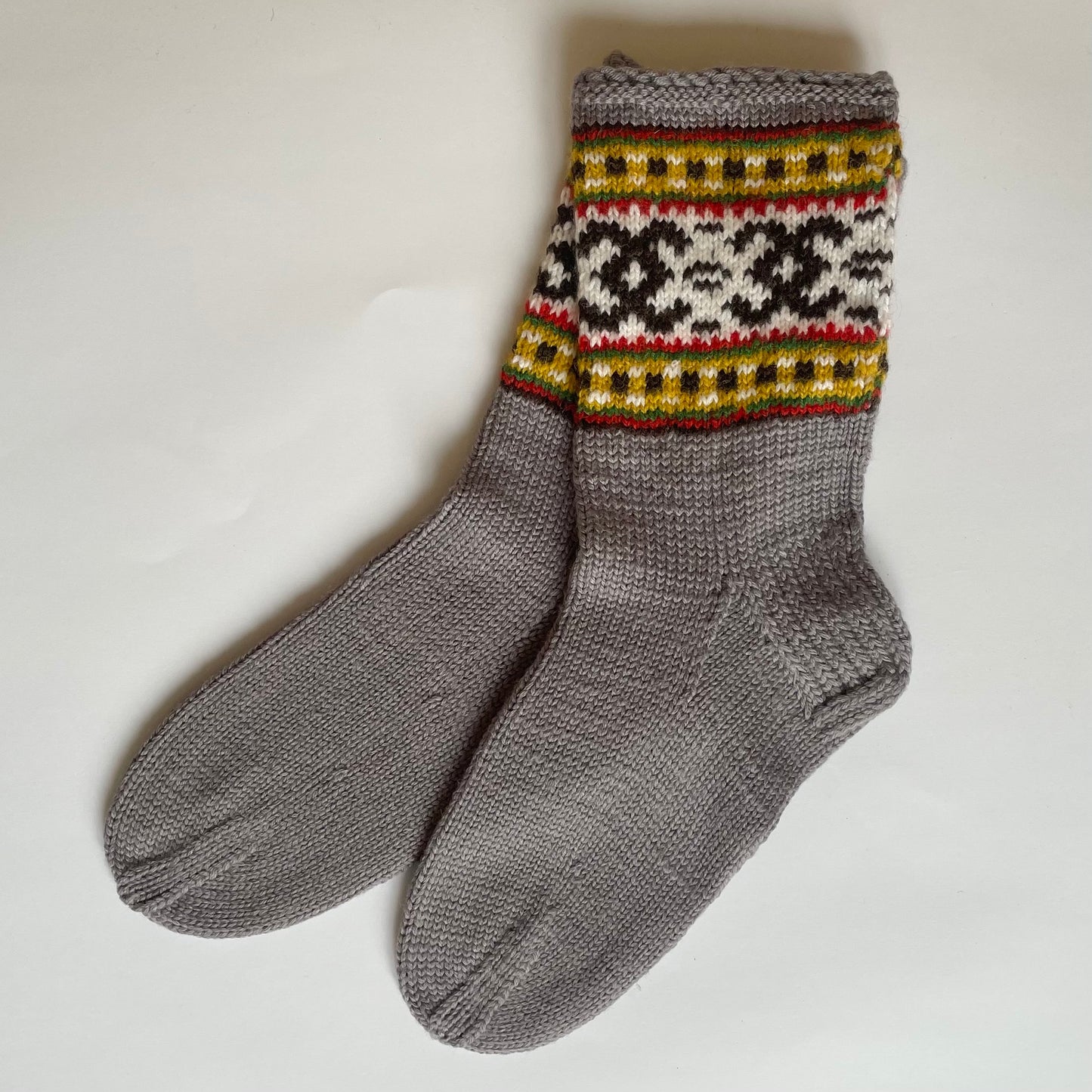 Warm socks size 36-38. gray with decorative trim (RABE 62)