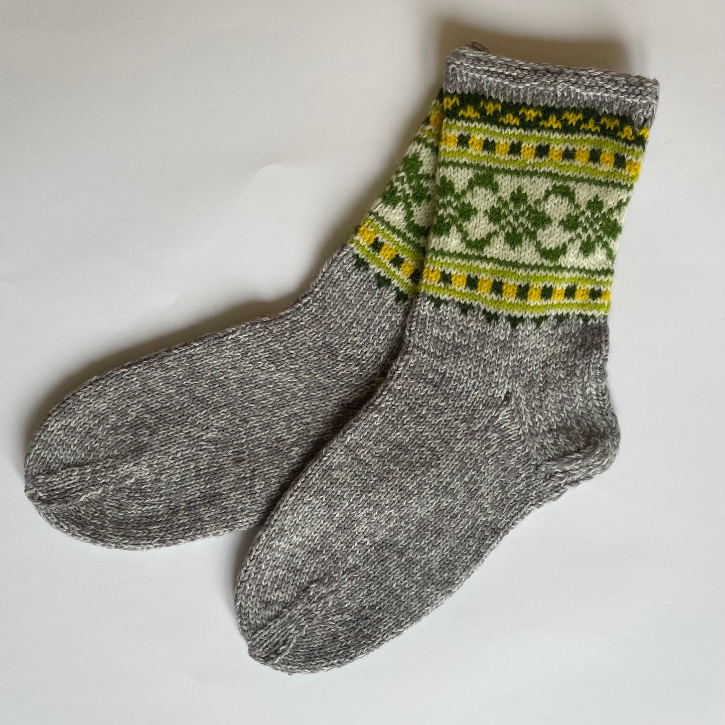 Warm socks size 36-38. gray with decorative trim (RABE 62)