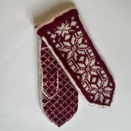 Purple woolen mittens with yellow floral patterns (GEBA 86)