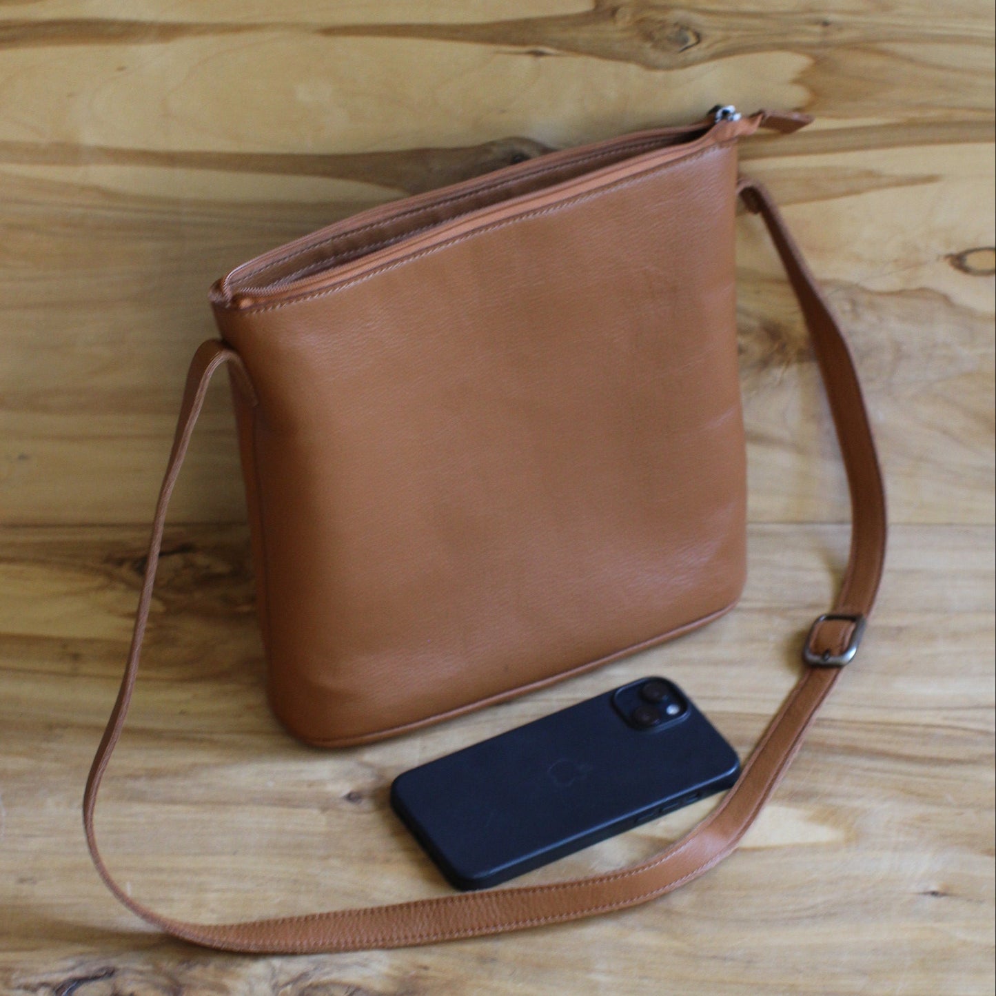 Brūna ādas soma (RARA 248)